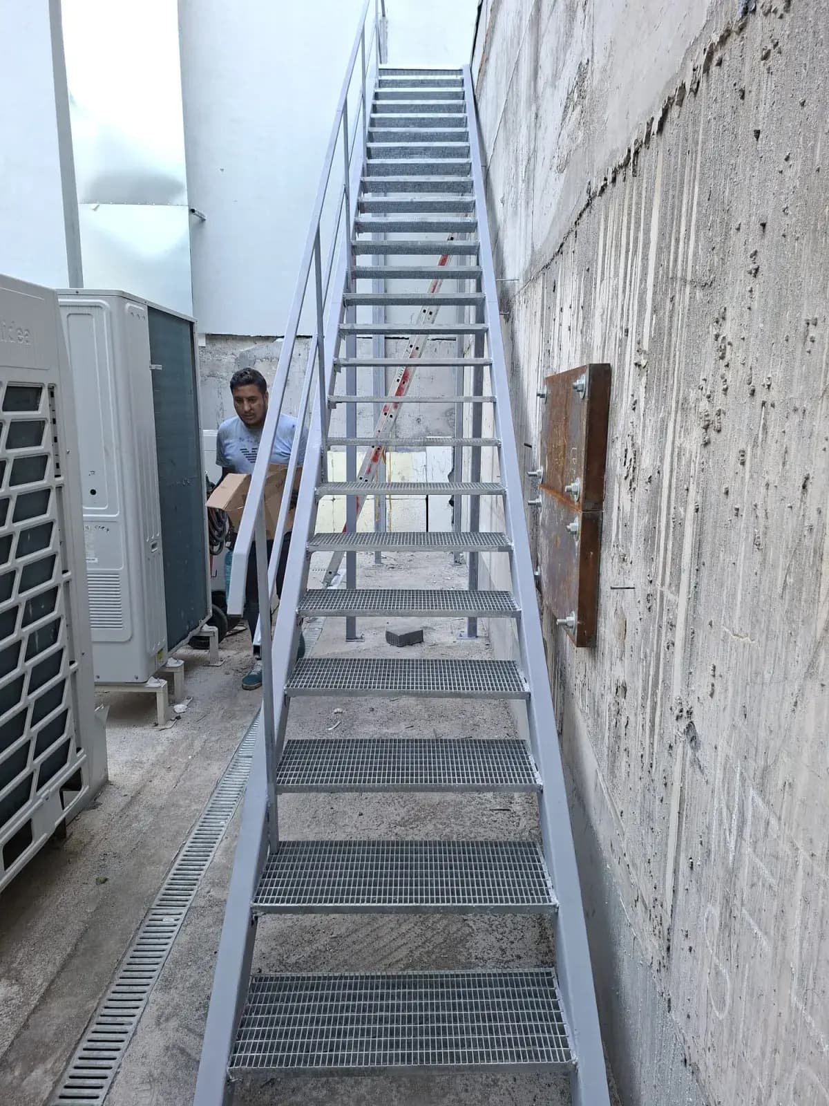 Scară metalică exterioară - proiect 8