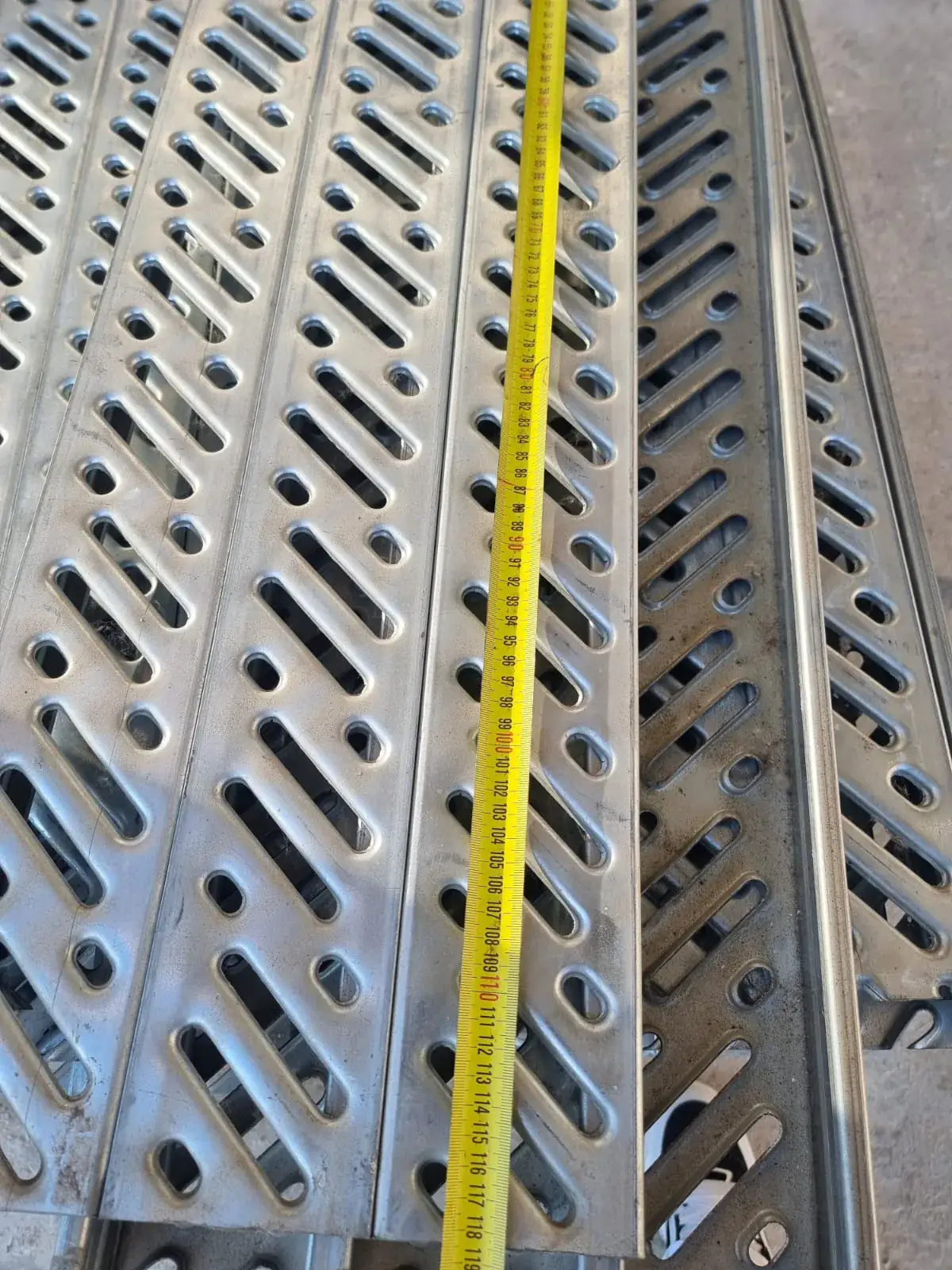 Treaptă perforată antiderapantă - proiect 4