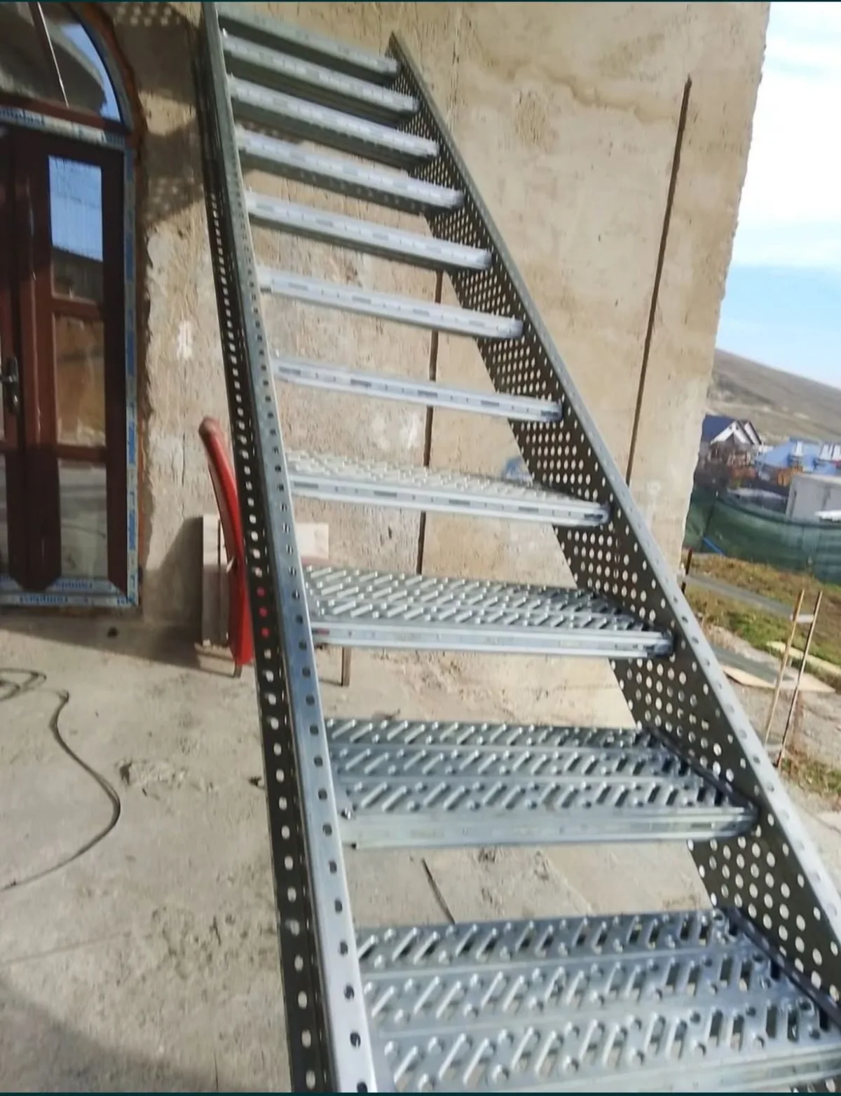 Treaptă perforată antiderapantă - proiect 15