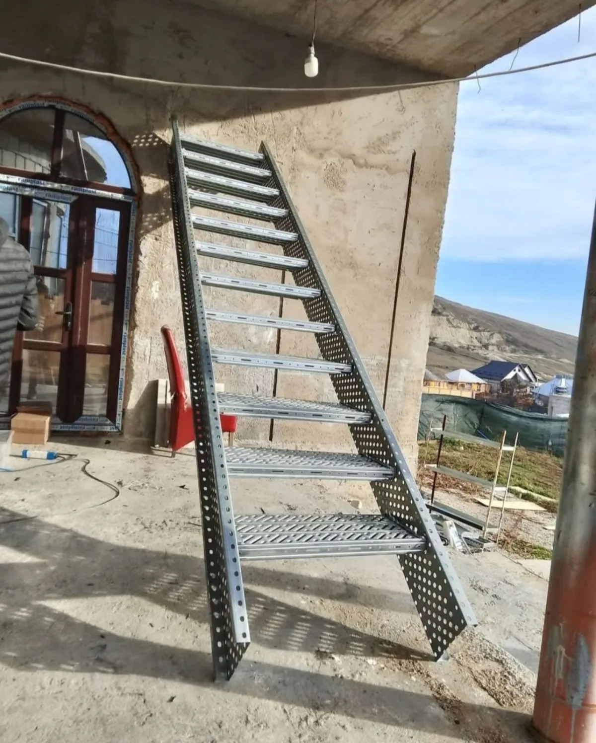 Treaptă perforată antiderapantă - proiect 16