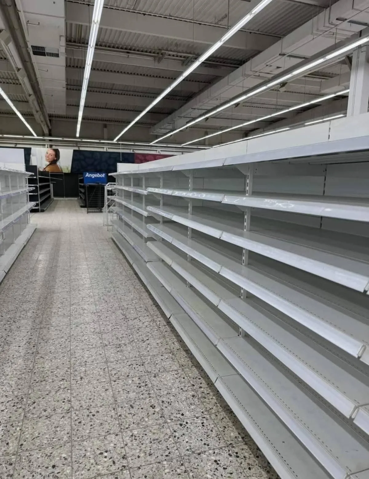 Rafturi Magazin Expunere 06