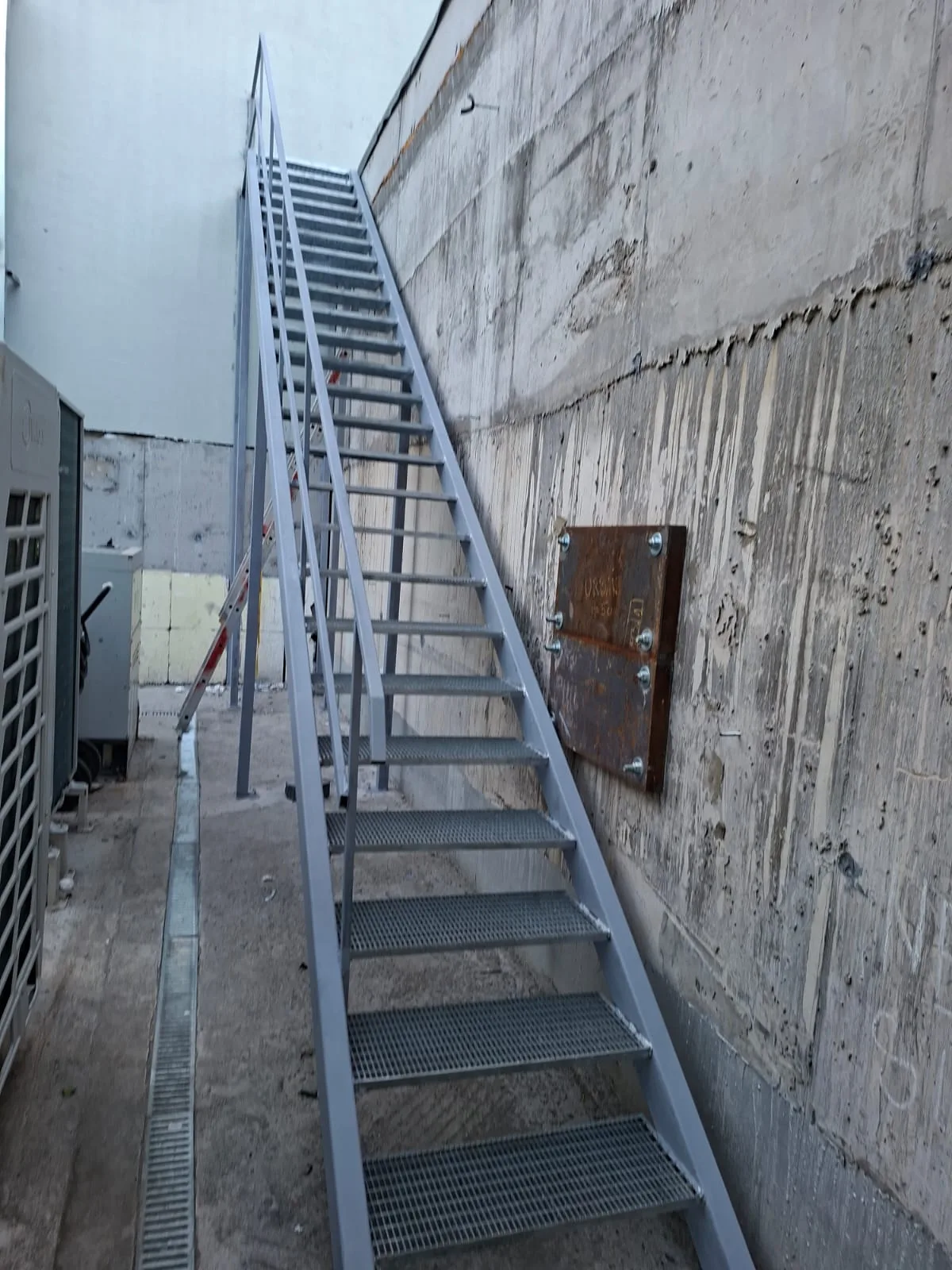 Scară metalică exterioară - proiect 10