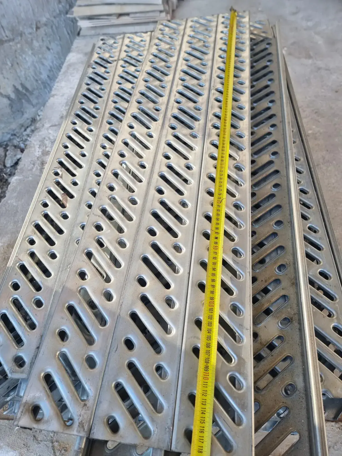 Treaptă perforată antiderapantă - proiect 5