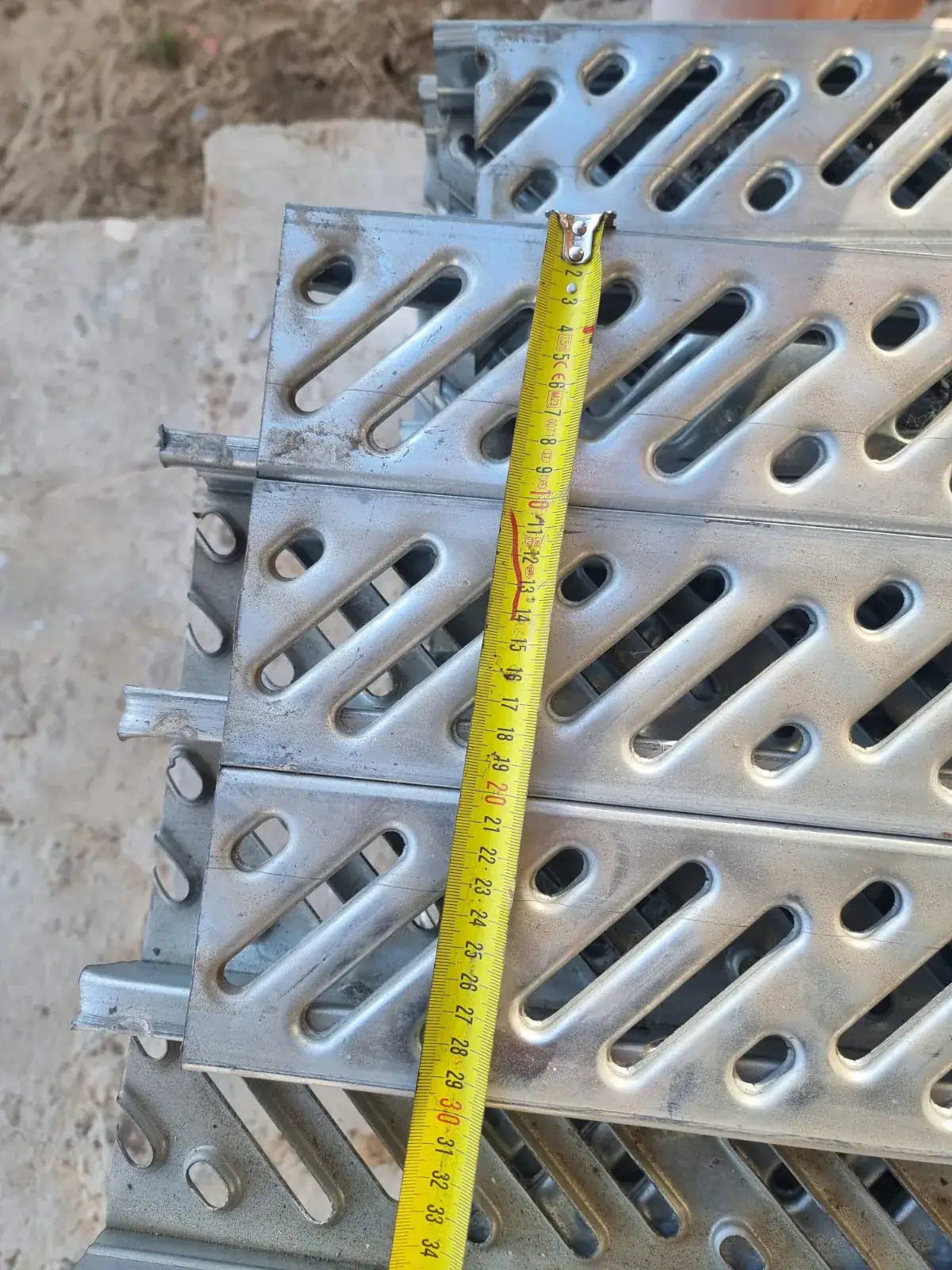 Treaptă perforată antiderapantă - proiect 6