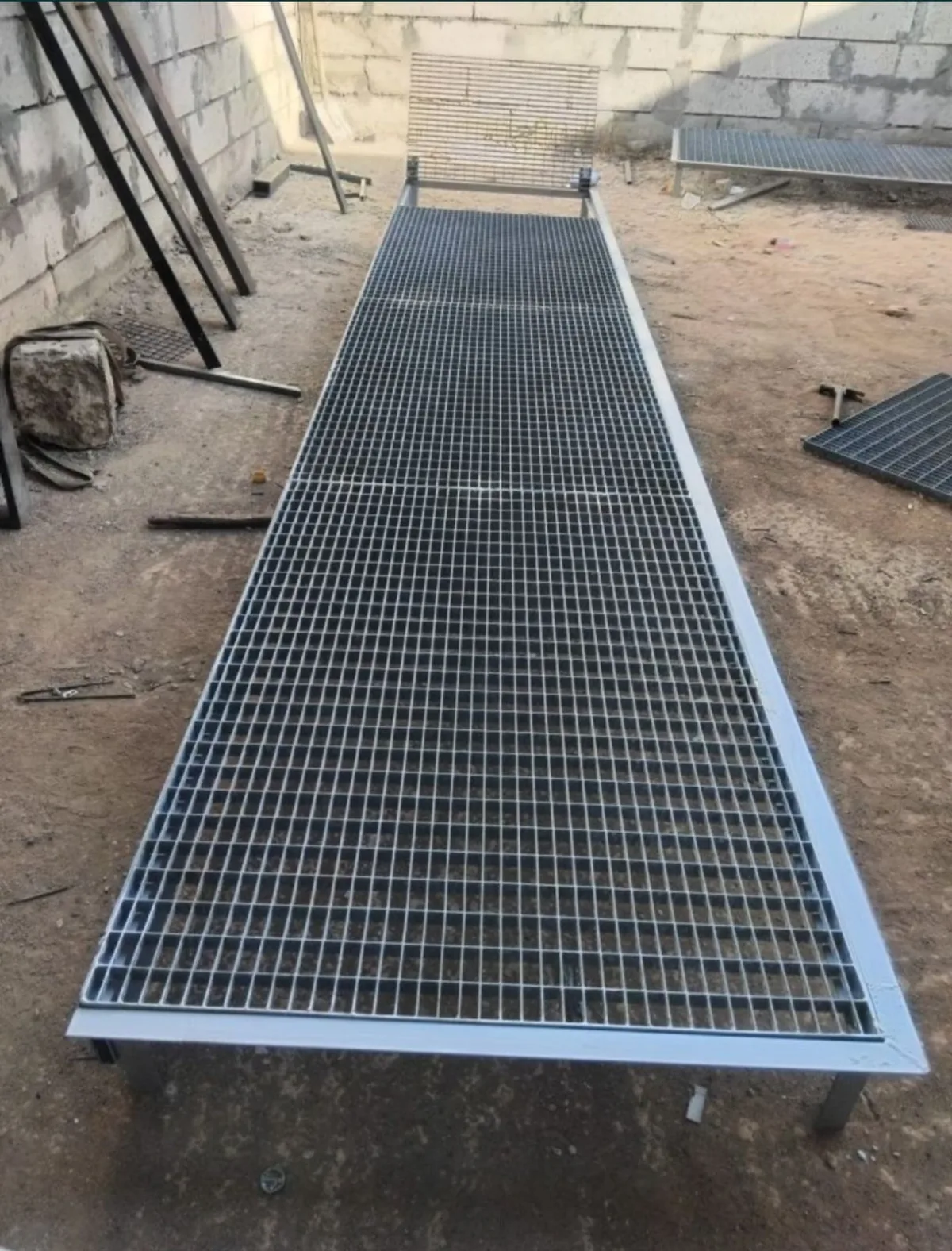 Treaptă perforată antiderapantă - proiect 9